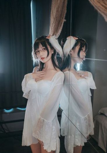 被十几个男人扒开腿猛戳动漫_BD国语全集在线观看