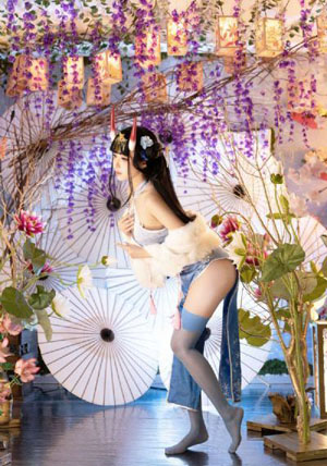 一边摸进内裤一边亲视频_1080P高清完整版播放